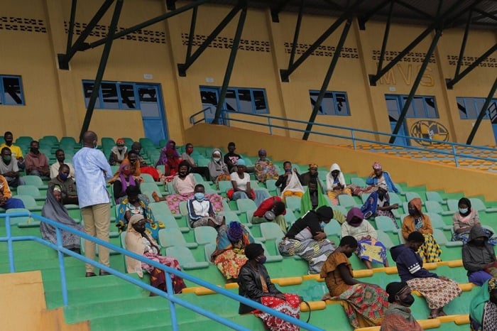 Nyuma yo gufatwa abaturage barigishijwe kugira ngo barusheho kwirinda Covid-19