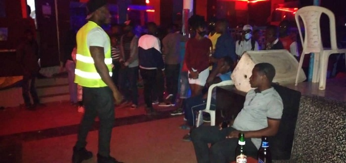 Bafashwe barengeje amasaha barimo no kubyina kandi utubyiniro tutarakomorerwa
