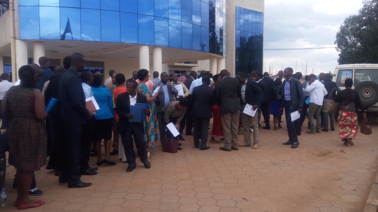 Abafatanyabikorwa bo mu Karere ka Nyaruguru bahuriye ku cyicaro cy'akarere bakoreramo