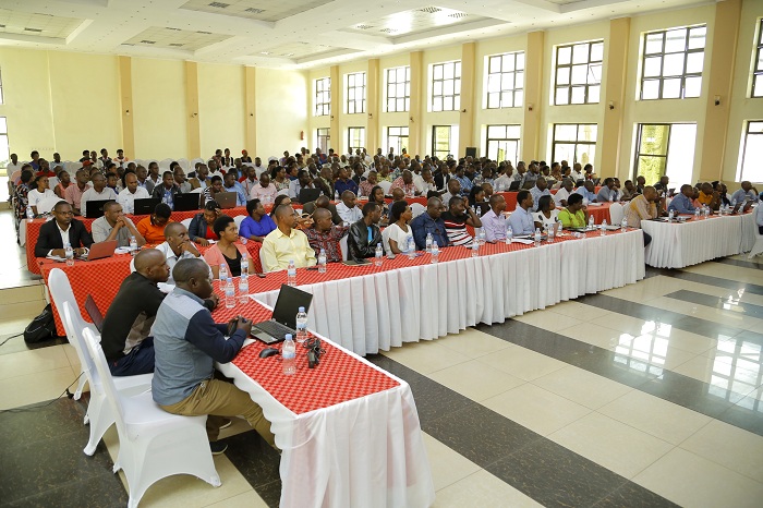 Abafite ibijyanye n'ubuhinzi mu nshingano zabo bahuguwe ku Ikofi ifasha abahinzi