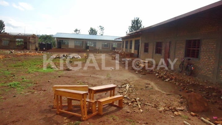 Abafundi bubatse kuri aya mashuri ya Tunduti mu mwaka wa 2012,bafitanye amasezerano n