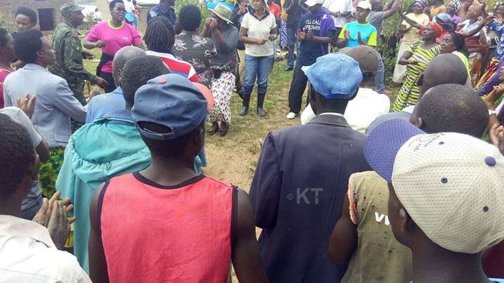 Abagabo nabo bitabiriye uwo muganda