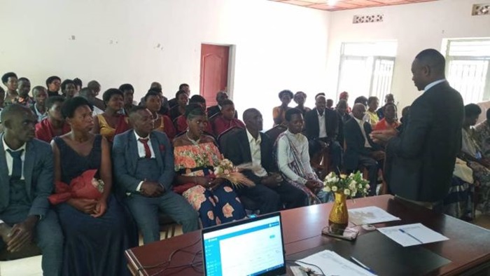 Abageni babanza kwibutswa no kwigishwa ibyo baje gukora mbere yo kurahira