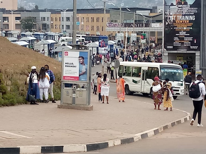 Hari abagenzi muri Kigali basanze kubona imodoka aho zitegerwa bitaza kuborohera bahitamo kwigendera n