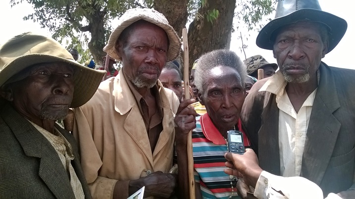 Abageze mu zabukuru batishoboye bahabwa inkunga y'ingoboka barinubira ko ntayo bagihabwa kandi n'amafaranga bagiye bakatwa y'ubwizigame ntibagire inyungu bayabonaho.