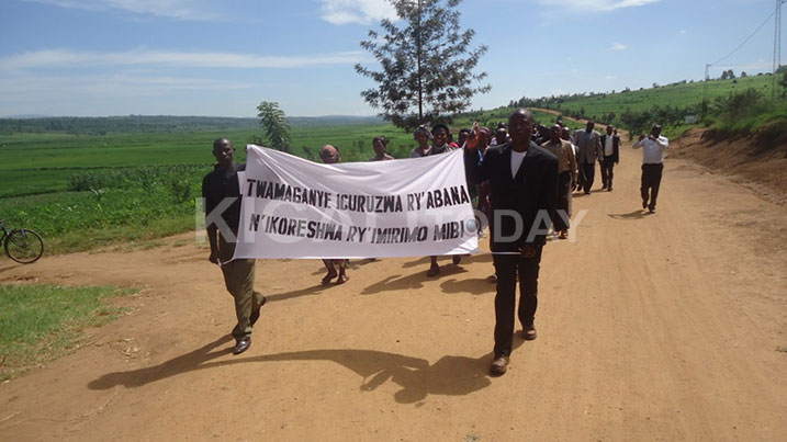 Abagize ihuriro UCORIVAM bakoze urugendo rwo kwamagana icuruzwa ry'abana n'imirimo ivunanye ibakoreshwa.