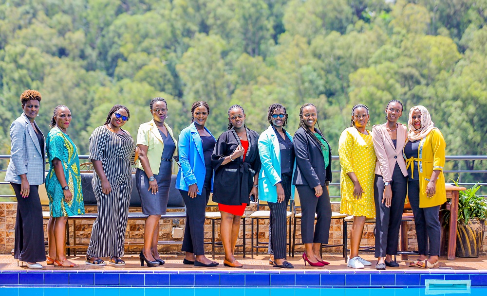 Bamwe mu basifuzi b'abagore basifura umukino wa Volleyball mu Rwanda