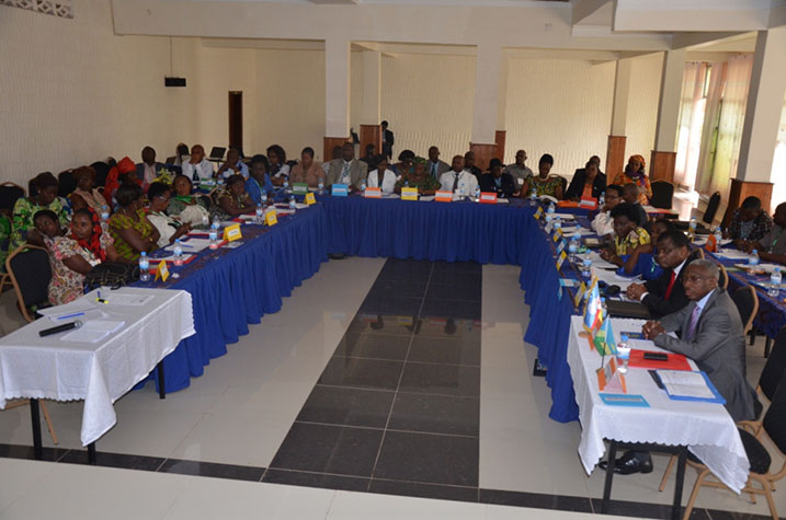 Abagore b'abacuruzi hamwe n'abakora ku mipaka biga ku kibazo cy'imikorere n'imikoranire.