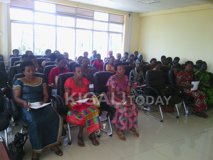 Abagore bafite akazi mu Karere ka Nyaruguru bagiye gushyiraho ihuriro rizabafasha kwiteza imbere no gukemura ibibazo byo mu ngo.