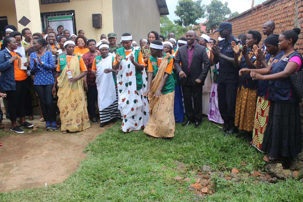 Abagore bagize amatsinda y'abafashamyumvire barishimira uburyo bamaze gukemura amakimbirane mu ngo nyinshi
