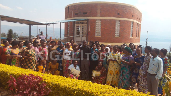Abagore bakora ubucuruzi buciriritse bwambukiranya imipaka ngo basigaye bakora bisanzura batishishanya.
