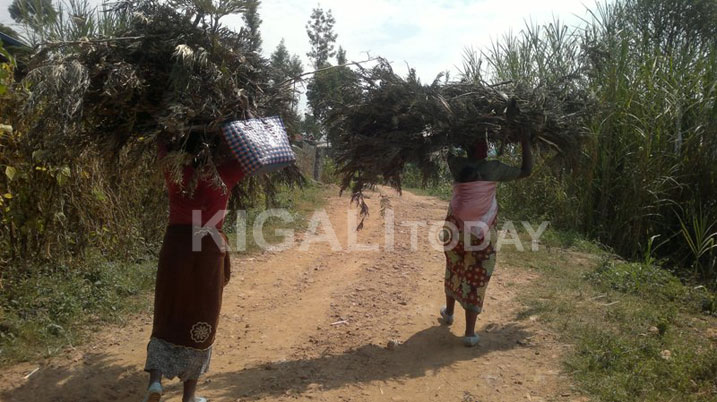 Bamwe mu bagore bikorera ingamba bavuga ko babigirira kubura ukundi babigenza.