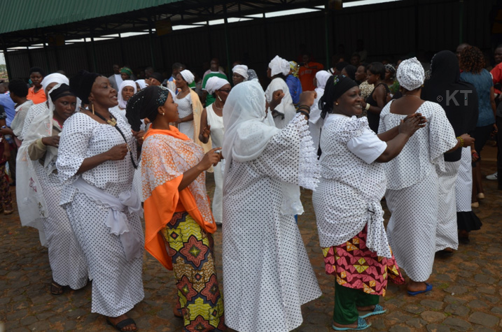 Abagore ba Rusizi bishimira intsinzi y'amatora ya Referandumu