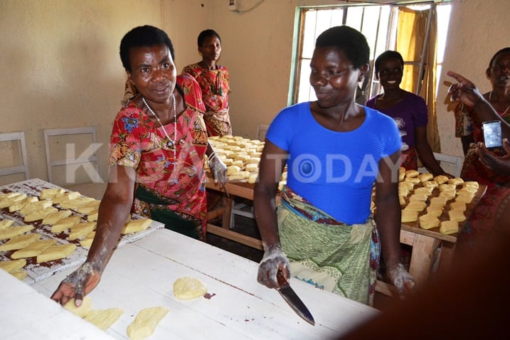Abagore bibumbiye mu makoperative ngo binjiza amafaranga mu miryango bikagabanya amakimbirane.
