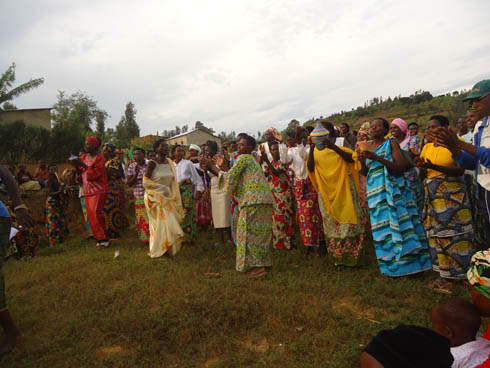 Abagore bo mu mudugudu wa Ngoma bishimiye ko bagiye gushinga uruganda rukora inzoga y