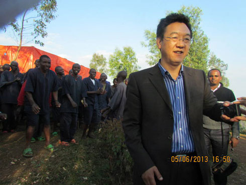 Abagororwa bahawe umwanya babaza ibibazo.