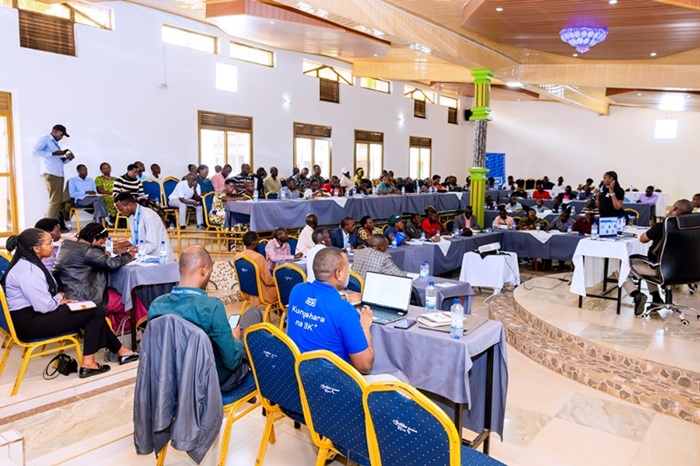 Abahagarariye amakoperative amwe n'amwe yo mu Ntara y'Amajyepfo basobanuriwe gahunda ya Kungahara na BK
