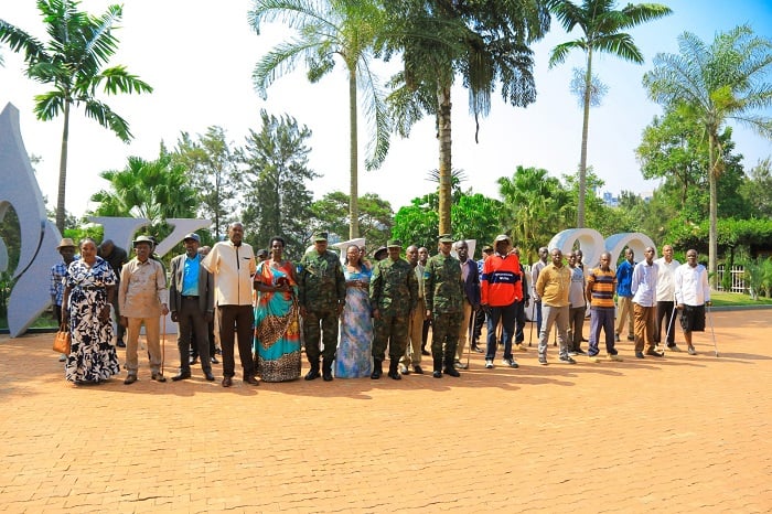 Abahagarariye ingabo nabo baje kwifatanya na bagenzi babo basoje ikivi bamwe kubera ubumuga bagize