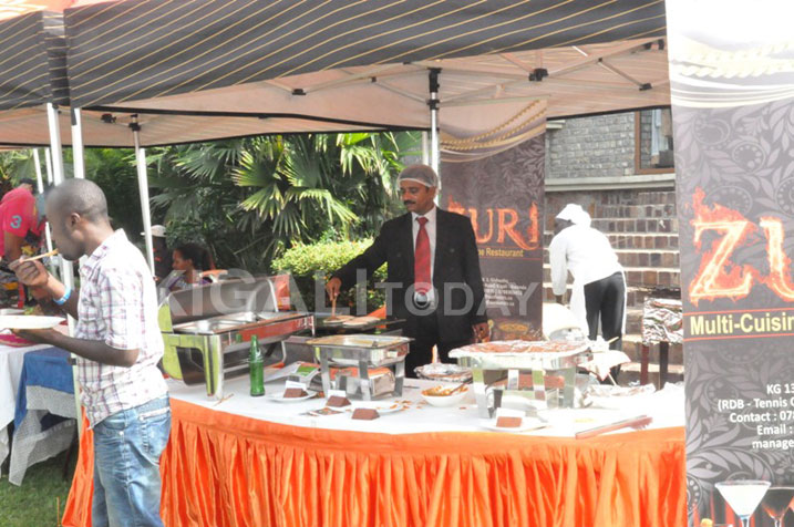 Abahanga mu gutegura amafunguro atandukanye na bo bari babukereye.