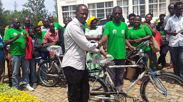 Abahawe amagare ni abatoranyijwe mu bandi kubera ibikorwa bagaragaje mu kazi k'ubujyanama mu by'ubuhinzi