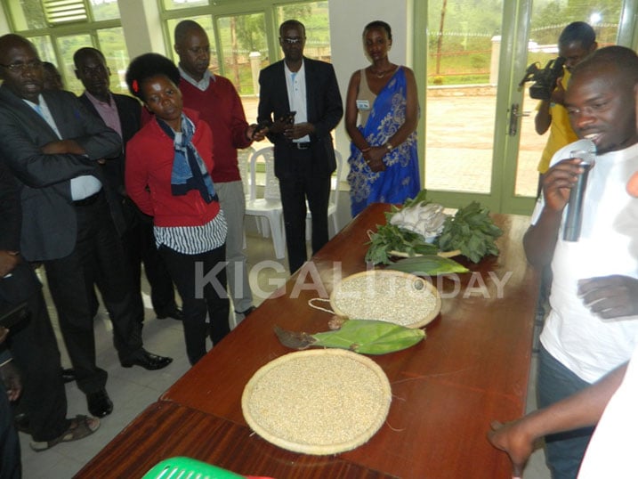 Abahinzi bamurikiye DUHAMIC ADRI ibyo bagezeho mu buhinzi.
