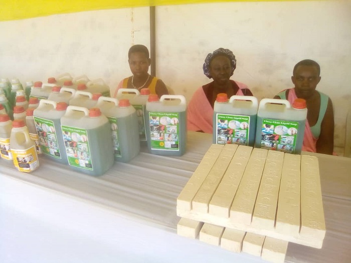 Abagore bahoze ari abafutuzi bavuga ko isoko ry'ibyo bakora rihari ahubwo bafite igishoro gicye ku buryo batabasha kurihaza