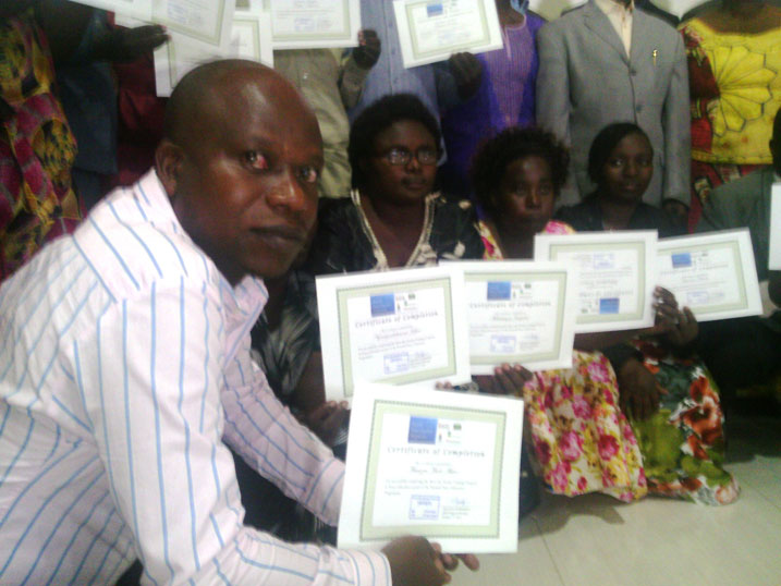 Abahuguwe bahawe certificats ngo hari ibyo bajyaga batinya kuvuga bigatuma batigisha neza amateka y