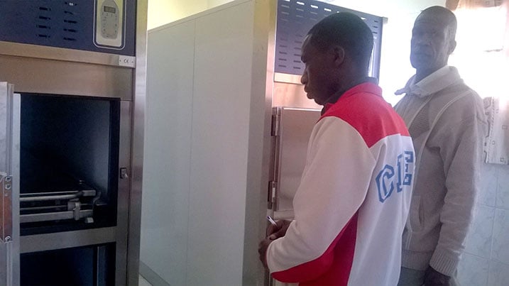 Abajyaga bavunwa no kujyana ababo bitabye Imana mu buruhukiro bw