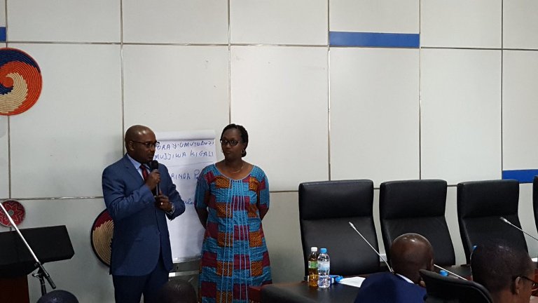 Abakandinda Nyamurinda Pascal na Umuhoza Aurore nibo bahatanira uyu mwanya.