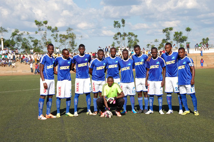 Abakinnyi ba Rayon Sport babanje mu kibuga ku mukino na Gicumbi FC.