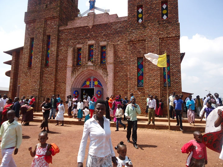 Bamwe mu bakirisitu bahisemo gutangira umwaka biyegereza Imana.