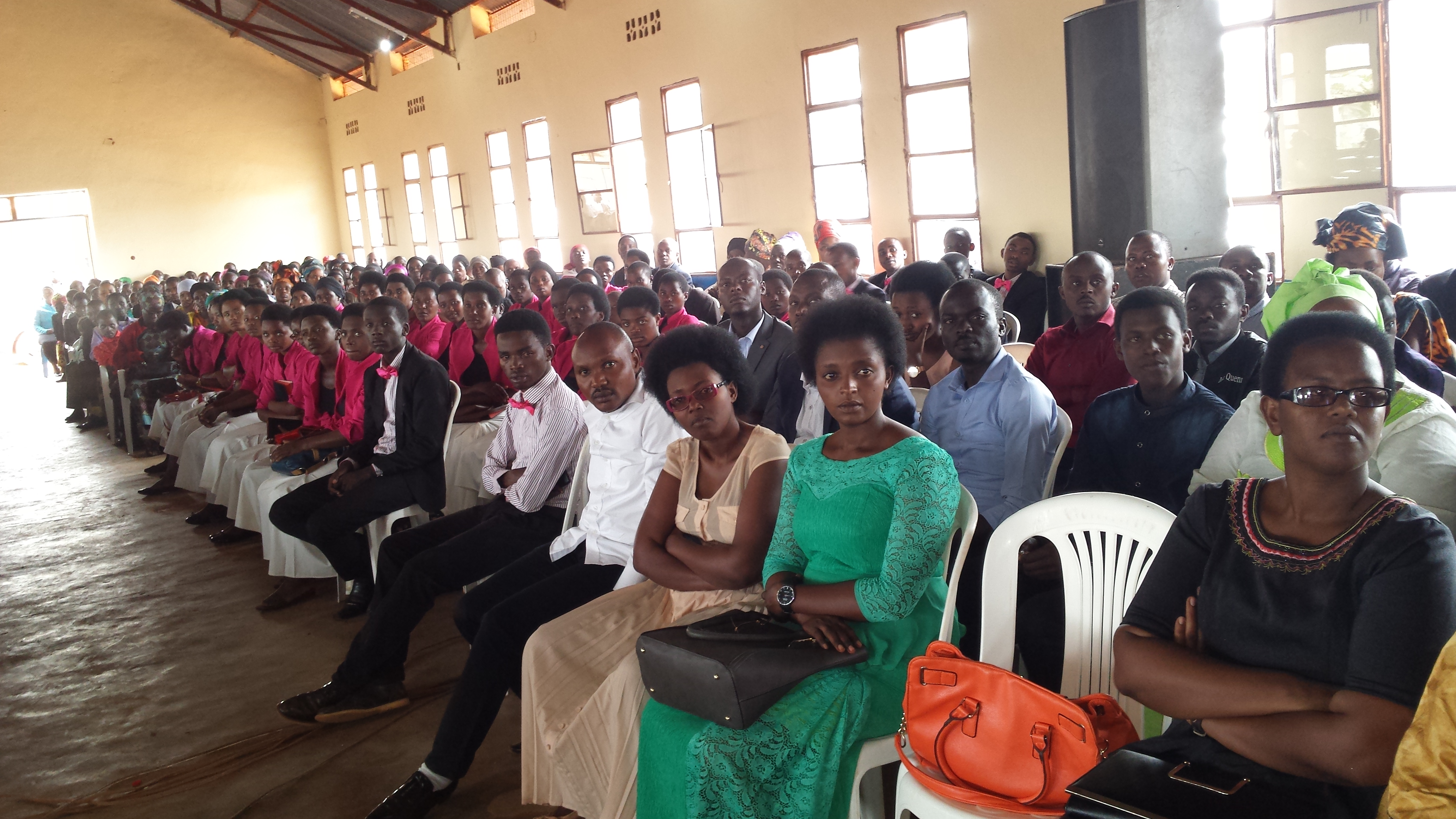 Abakirisitu b'itorero ADEPR mu Karere ka Gisagara bari bitabiriye umuhango wo guha inshingano umushumba wabo mushya