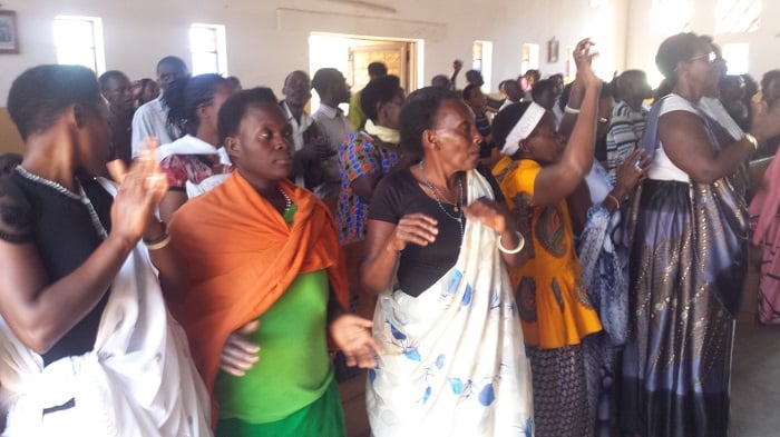 Abakirisitu baza gusenga ku munsi wa Assomption bagirangi Bikiramariya abagira ngo abahakirwe ku mwana we Yezu.