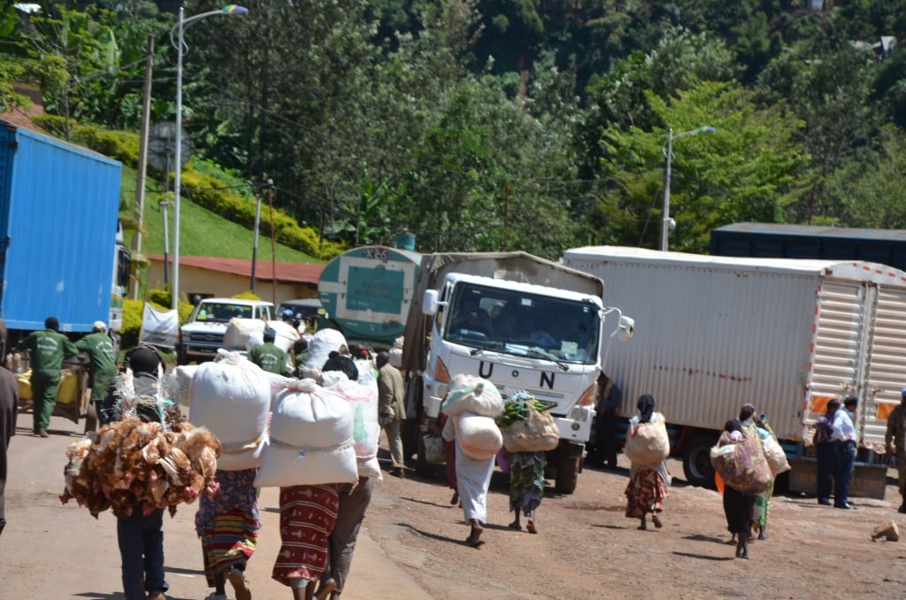 Ambukiranya imipaka bahamya ko amahoro ari kugenda agerwaho