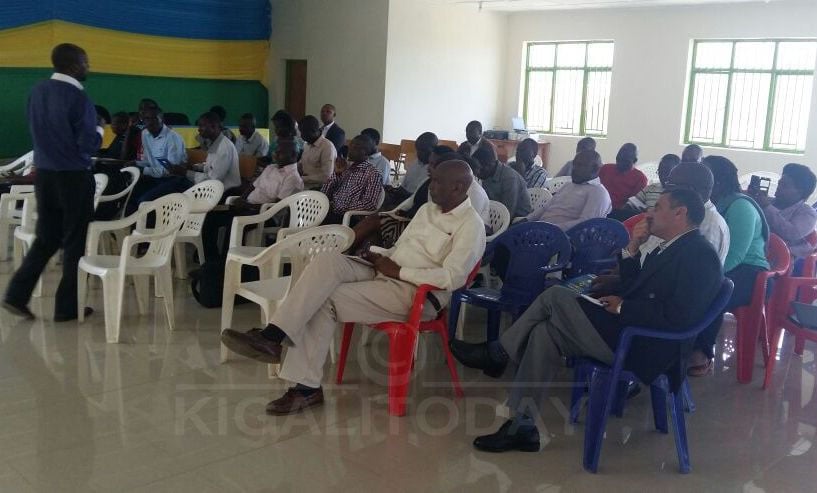 Abakoresha mu nzego zitandukanye n'abahagarariye abakozi bo mu Karere ka Karongi bavuga ko bikwiye ko umukoresha agirana amasezerano n'umukozi 