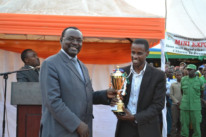 Uwahawe igikombe kubera ireme ry