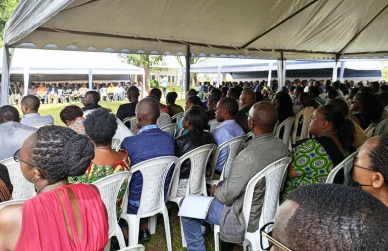 Abakozi b'Akarere ka Huye bitabiriye igikorwa cyo kwibuka abari abakozi b'amakomine yabumbiwe muri Huye, bazize Jenoside