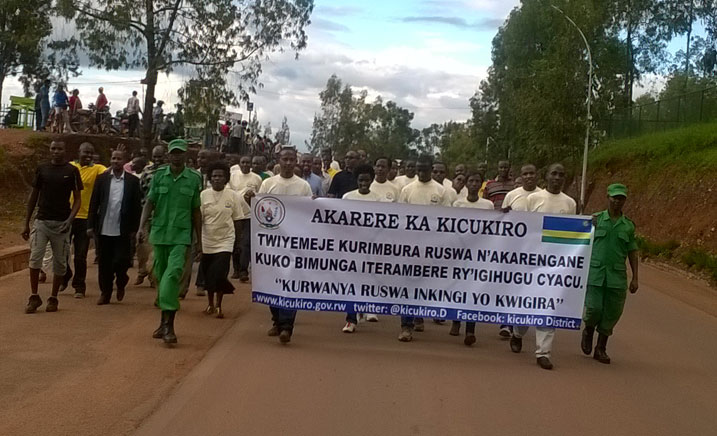Abayobozi banyuranye bibukijwe gutanga serivisi batatse umuti w'ikaramu.