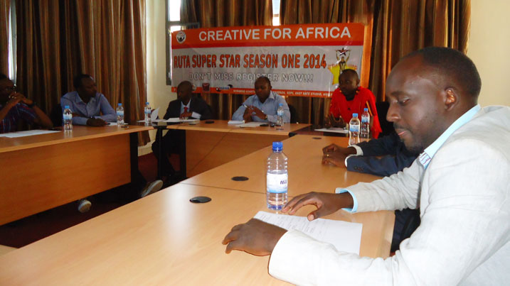 Abakozi muri Creative n'ab'akarere ka Gasabo.