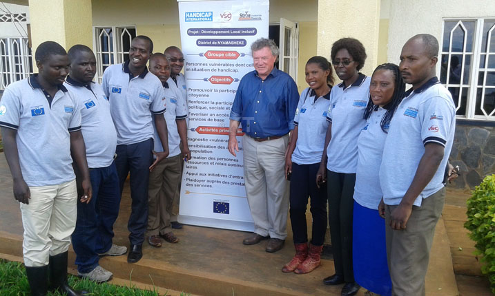 Ambasaderi Michael yatunguwe n'uburyo abaturage bamaze gutera imbere muri uyu mushinga wa Handicap international
