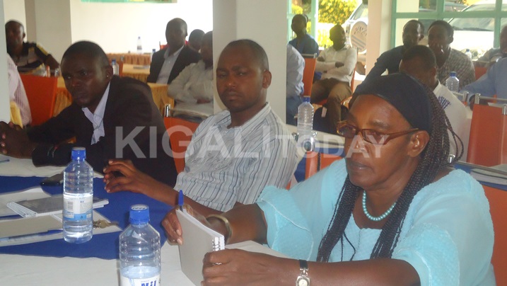 Abakozi bashinzwe amasoko ya Leta na ba Rwiyemezamirimo mu nama yo gutyaza ubwenge ku itegeko rishya ribareba.