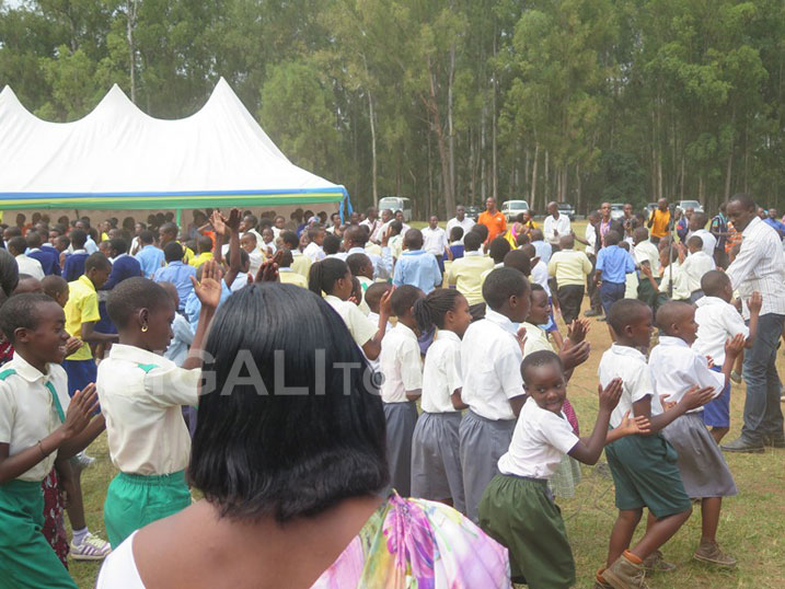 N'abana bato bari bizihiwe ko bavukiye mu gihugu gishya cyabohowe.