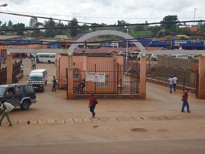 Abamotari barasaba guhabwa ikibanza mu kigo abagenzi bategeramo imodoka cya Kayonza.
