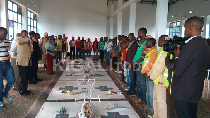 Abamotari bo mu Karere ka Rusizi bunamira abazize Jenoside yakorewe Abatutsi.