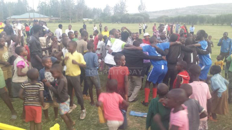Ikipe y'abapolisi yishimira intsinzi nyuma yo gutsinda iy'abamotari