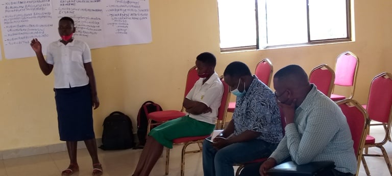 Patience Nambajimana, avuga ko abangavu babyaye basaba ab