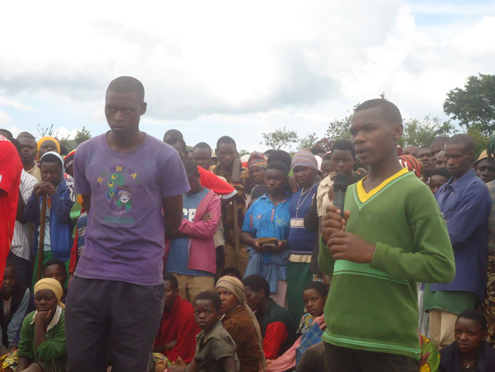 Abana bahawe umwanya bageza ibyifuzo byabo kuri Guverineri.