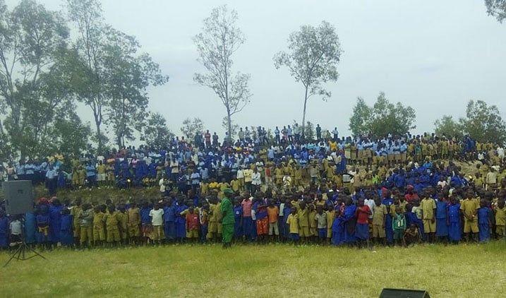 Abana bitabiriye kwibuka bagenzi babo ari benshi.