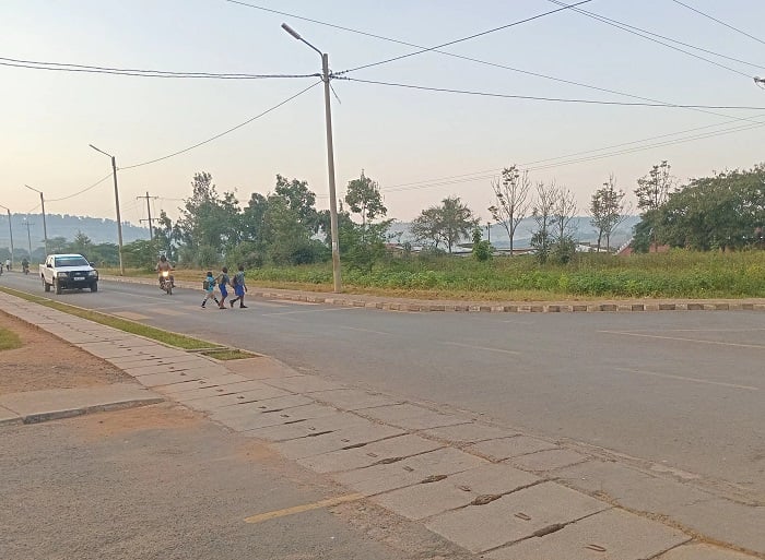 Bamwe mu batwara ibinyabiziga ntibaha uburenganzira abanyamaguru kabone n'ubwo baba bari mu murongo ubemerera gutambuka mbere
