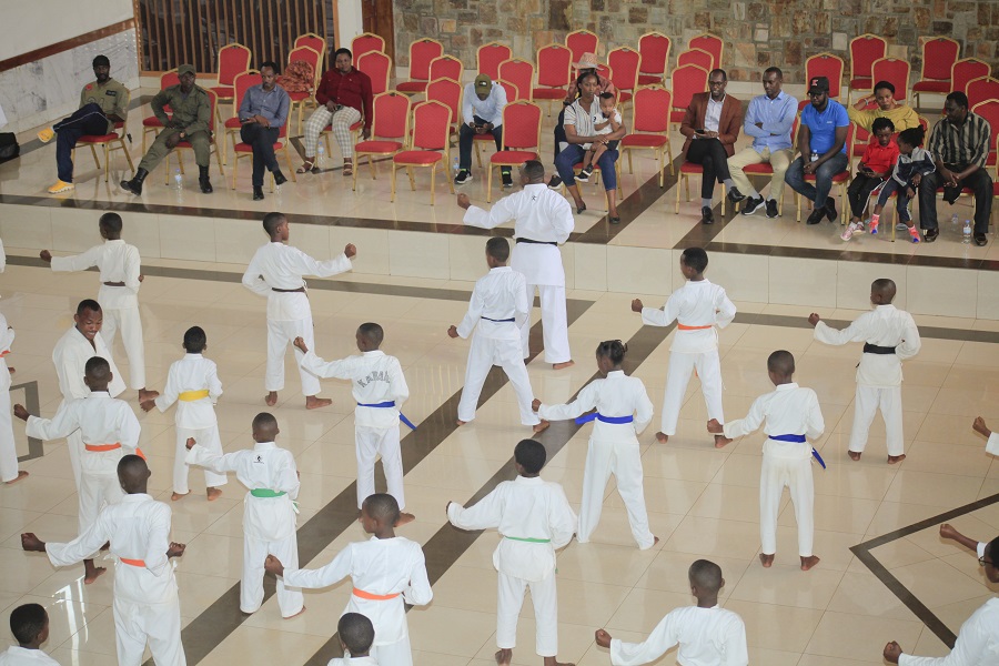 Abana 105 ni bo bitabiriye aya mahugurwa abongerera ubumenyi ku mukino wa karate